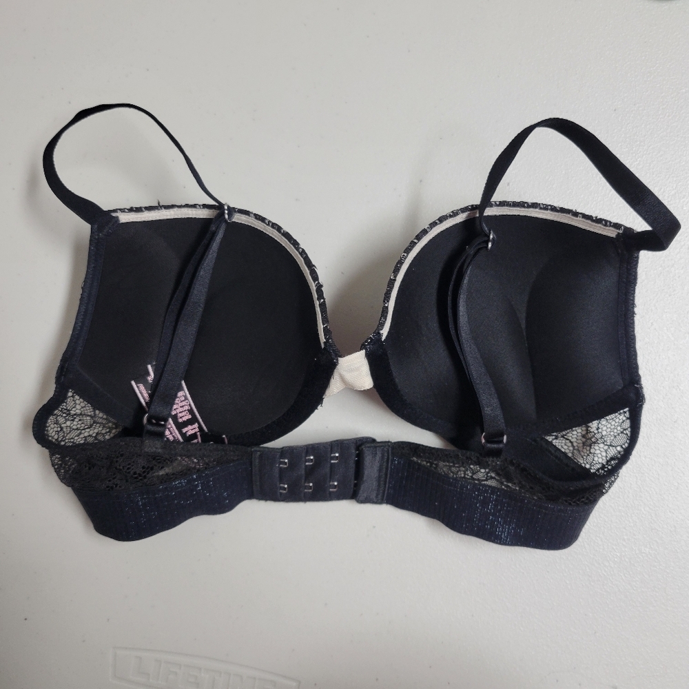 Victoria's Secret Bombshell Plunge With Glitter Band And Striped Patern Bra. - Picture 4 of 7